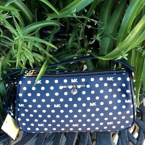 Michael Kors Signature Pouchette NWT - Picture 2 of 10